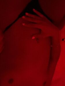 克拉丽莎的Snapchat裸照泄露