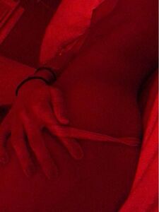 克拉丽莎的Snapchat裸照泄露