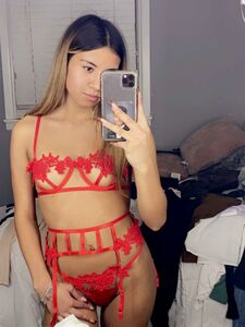 克拉丽莎的Snapchat裸照泄露