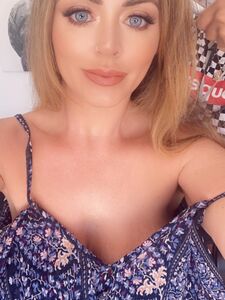 Vazamentos da última foto nua de Sophie Dee no Onlyfans