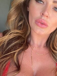 Vazamentos da última foto nua de Sophie Dee no Onlyfans