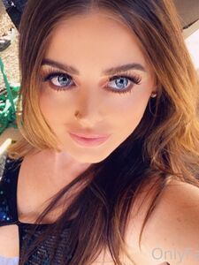 Vazamentos da última foto nua de Sophie Dee no Onlyfans