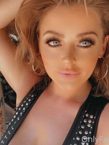 Vazamentos da última foto nua de Sophie Dee no Onlyfans