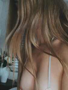 Fuites de la dernière photo nue de Moremolly sur Onlyfans