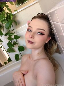 Последние утечки обнаженных фотографий Sneesnaw на Onlyfans