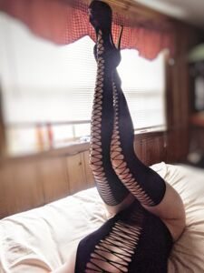 HUGE photo leak of early RoseThorneQOS photos