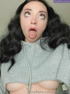 MollyMoonnn Onlyfans 最新裸体照片泄露
