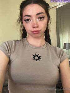 MollyMoonnn Onlyfans 最新裸体照片泄露