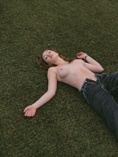 Утечка видео стриптиза на крыше Скайлар Рэй в обнаженном виде на Onlyfans